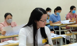 Chấm thi môn Ngữ văn tại kỳ thi tốt nghiệp THPT 2020 (ảnh có tính minh họa) Ảnh: Nghiêm Huê