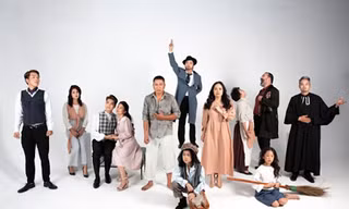 Các diễn viên tham gia biểu diễn trong vở nhạc kịch “Những người khốn khổ”.