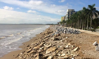 Bờ kè bãi biển Hải Tiến –Thanh Hóa Ảnh: Minh Châu