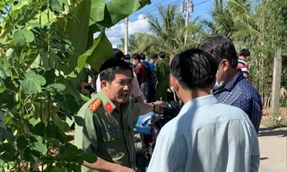 Ðại tá Ðinh Văn Nơi - Giám đốc Công an tỉnh An Giang trực tiếp chỉ đạo vây bắt các đối tượng vận chuyển vàng lậu tại hiện trường