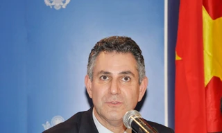 Thứ trưởng Thương mại Mỹ Francisco Sanchez Ảnh: Đ.P