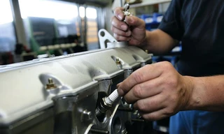 Dấu hiệu cho thấy bugi xe hơi đang gặp vấn đề