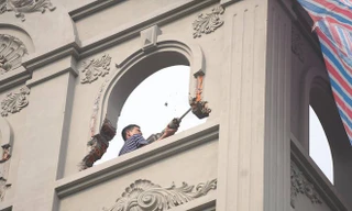 Clip phá dỡ phần xây sai phép ở biệt thự cựu Thiếu tướng công an