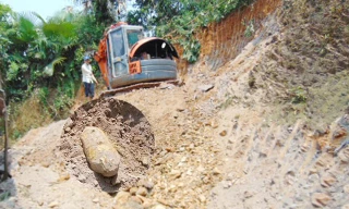 Quả bom 80kg 'an tọa' trong vườn nhà dân hàng chục năm