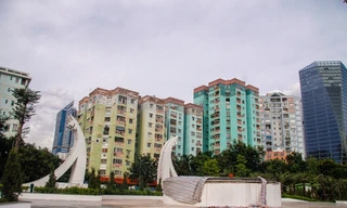 Ngổn ngang công viên hồ điều hòa 300 tỷ của quận cao ốc Thủ đô