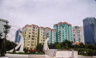 Ngổn ngang công viên hồ điều hòa 300 tỷ của quận cao ốc Thủ đô