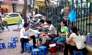 Tình trạng trà đá vỉa hè "mọc" lên như nấm trên nhiều tuyến phố Thủ đô