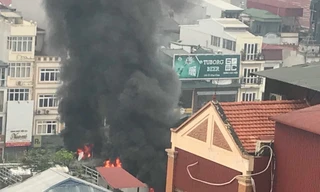  Cháy nhà mặt phố đường Ô Chợ Dừa