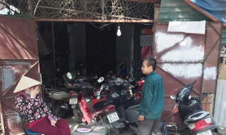 Nghỉ lễ, bãi xe không phép 'bủa vây' bến xe Nước Ngầm