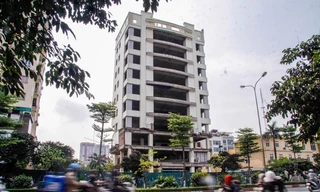 Cao ốc nham nhở, bỏ hoang trên 'đất vàng' Thủ đô 