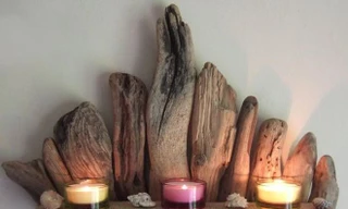 Các cây nến bên các cành gỗ được xếp rất tạo phong cảnh rất chất