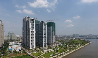 Tính đến năm 2017, tổng dư nợ tín dụng đối với hoạt động đầu tư, kinh doanh bất động sản đạt 471.022 tỷ đồng (hơn 21 tỷ USD). Mức dư nợ cho vay bất động sản cao khiến nhiều người lo ngại thị trường sẽ xảy ra bong bóng và tiềm ẩn nhiều rủi ro.