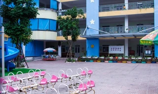 Nhiệt độ ngày 31/1 vào lúc 6h sáng tại Hà Nội xuống còn 9,7 độ giảm 0,2 độ so với ngày 30/1, học sinh mầm non, tiểu học tiếp tục được nghỉ học.