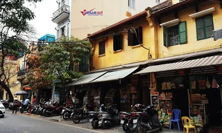 Ngôi nhà có diện tích 150 m2, tuổi đời hơn 100 năm nằm giữa phố cổ được nhiều người trả giá cao nhưng gia chủ vẫn không bán.