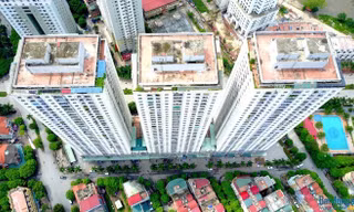 Khu chung cư CT4 với 3 khối nhà hàng nghìn căn hộ tại KĐT Xa La nằm trong danh sách 17 chung cư khó có khả năng khắc phục vi phạm PCCC. Khu chung cư này cũng từng xảy ra vụ cháy kinh hoàng thêu rụi hàng trăm xe máy của dân.