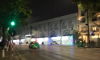 Chuyên gia quy hoạch, lo ngại ngày càng nhiều công trình 'lấn át' di sản Hồ Gươm