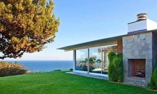 Biệt thự nhìn ra biển Malibu của Bradpitt