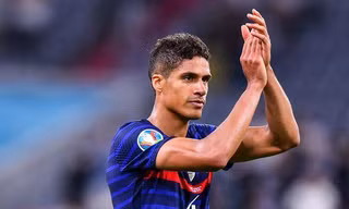Hé lộ lý do Varane bặt vô âm tín dù đã đến M.U