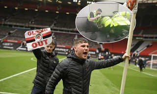 Cảnh sát bắt giữ fan quá khích (ảnh nhỏ) trong vụ biểu tình của CĐV Man United