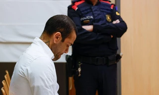 Dani Alves bị kết án 4 năm 6 tháng tù vì tội tấn công tình dục