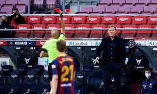 HLV Koeman phân trần về tấm thẻ đỏ trong trận thua của Barca