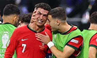 Ronaldo giải thích lý do bật khóc nức nở sau khi sút trượt phạt đền trước Slovenia