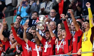 Đoạt FA Cup, MU báo tin buồn cho Chelsea và Newcastle