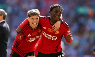 Garnacho và Mainoo lập lại kỳ tích 20 năm trước của Ronaldo