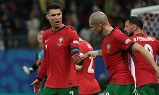 Ronaldo và Pepe dắt tay nhau đi vào lịch sử EURO