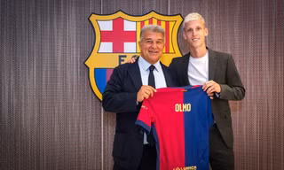 Barcelona bị chỉ trích vì kích hoạt ‘bom tấn’ Dani Olmo