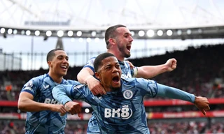 Thua sốc Aston Villa, Arsenal mất ngôi đầu Ngoại hạng Anh