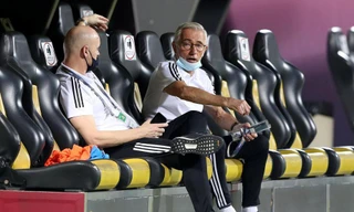 HLV UAE sợ các học trò bất cẩn trước tuyển Việt Nam