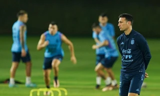 HLV Argentina sử dụng sơ đồ 5 hậu vệ để ngăn chặn Mbappe