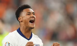 Ollie Watkins khẳng định chuyện khó tin: Tự 'tiên tri' Palmer kiến tạo cho mình lập công