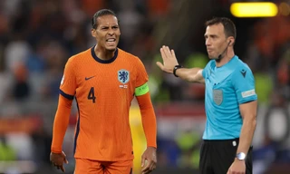Van Dijk chỉ trích trọng tài thiên vị tuyển Anh: 'Hết trận, ông ấy chạy ngay vào đường hầm'