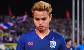 Theerathon Bunmathan khiến người hâm mộ Thái Lan sốc nặng.