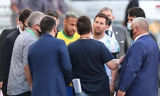 Lionel Messi bực tức với cảnh sát Brazil