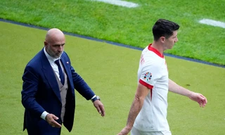 HLV tuyển Ba Lan ngậm ngùi từ chức sau vụ bê bối với Lewandowski