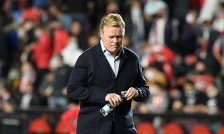 HLV Ronald Koeman chính thức mất ghế tại Camp Nou.