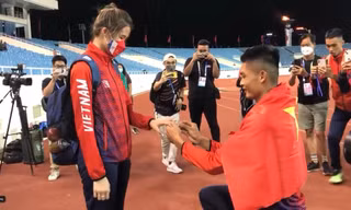 Ngôi sao Việt Nam giành HCV SEA Games 31, cầu hôn bạn gái giữa Mỹ Đình