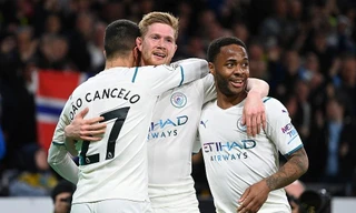De Bruyne lập poker siêu hạng, Man City đến gần chức vô địch Ngoại hạng Anh