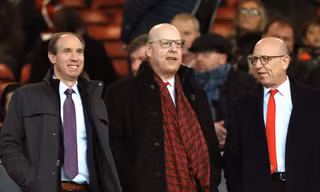 Nhà Glazers rao bán MU, hét giá trên trời