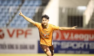 Tiền đạo 16 tuổi Trần Gia Bảo phá 2 kỷ lục khủng ở V.League
