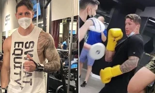 Torres khoe cơ bắp khủng, gia nhập làng boxing