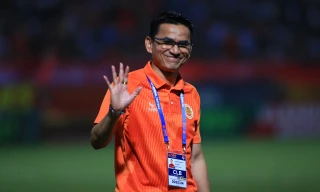 HLV Kiatisuk ca ngợi Quang Hải: 'Cậu ấy hay cả trên sân lẫn ngoài đời'