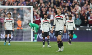 Phung phí cơ hội, MU trả giá đắt trên sân West Ham