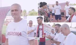 Mourinho bối rối vì fan cuồng cầu hôn bạn gái ngay trước mặt