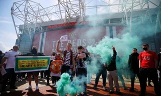 Huyền thoại M.U công khai ủng hộ hành động của nhóm CĐV làm loạn