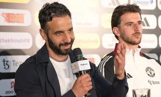 HLV MU tiết lộ từng theo dõi bóng đá Việt Nam