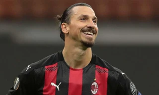 Zlatan Ibrahimovic ở lại Milan thêm 1 năm.